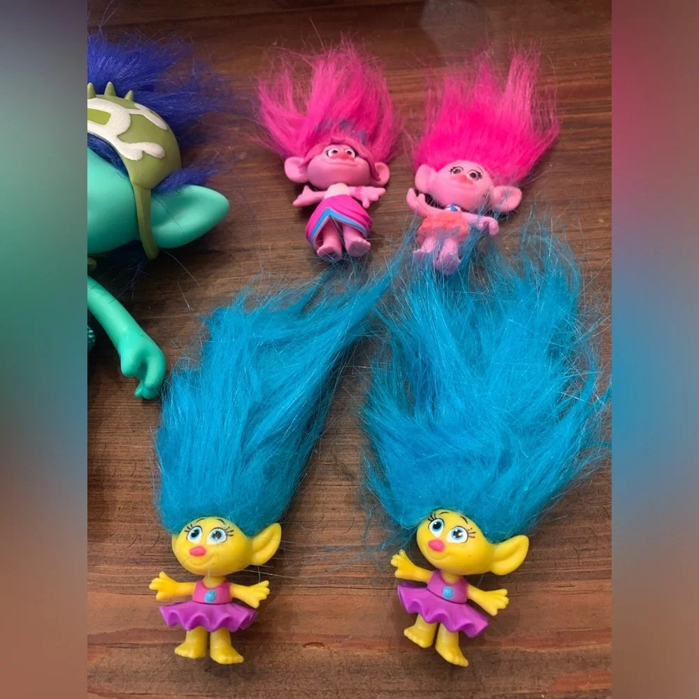 Trolls lot with accessories, 5 dolls - Picture 2 of 4